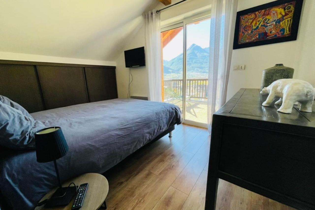 Large Chalet With Terrace And View In Briancon Apartment Bagian luar foto