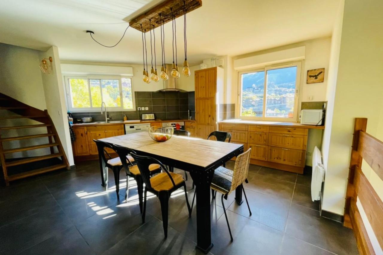 Large Chalet With Terrace And View In Briancon Apartment Bagian luar foto