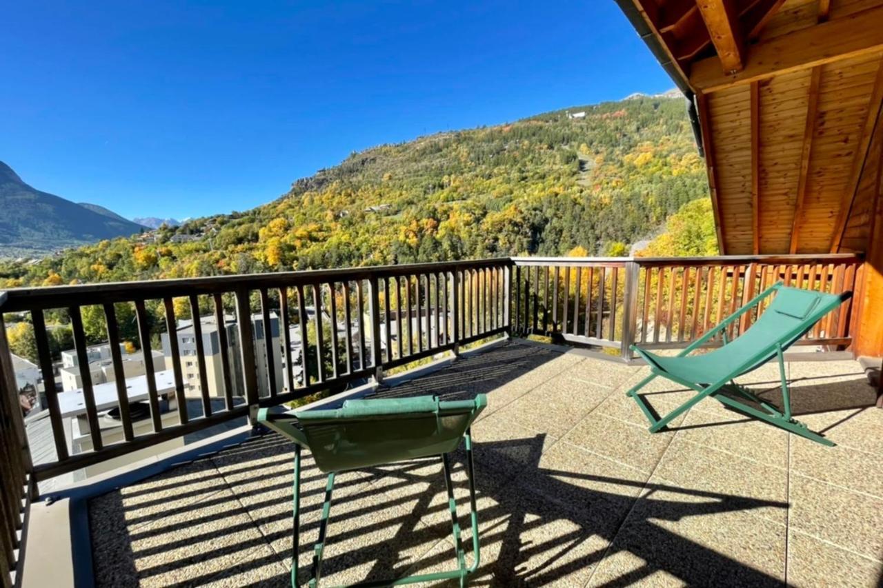 Large Chalet With Terrace And View In Briancon Apartment Bagian luar foto